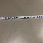 Plastlist til registreringsskilt holderen